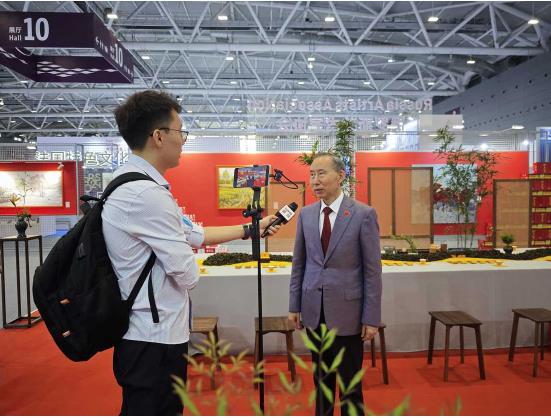 龙宇翔出席第二十届中国（深圳）国际文化产业博览交易会图1